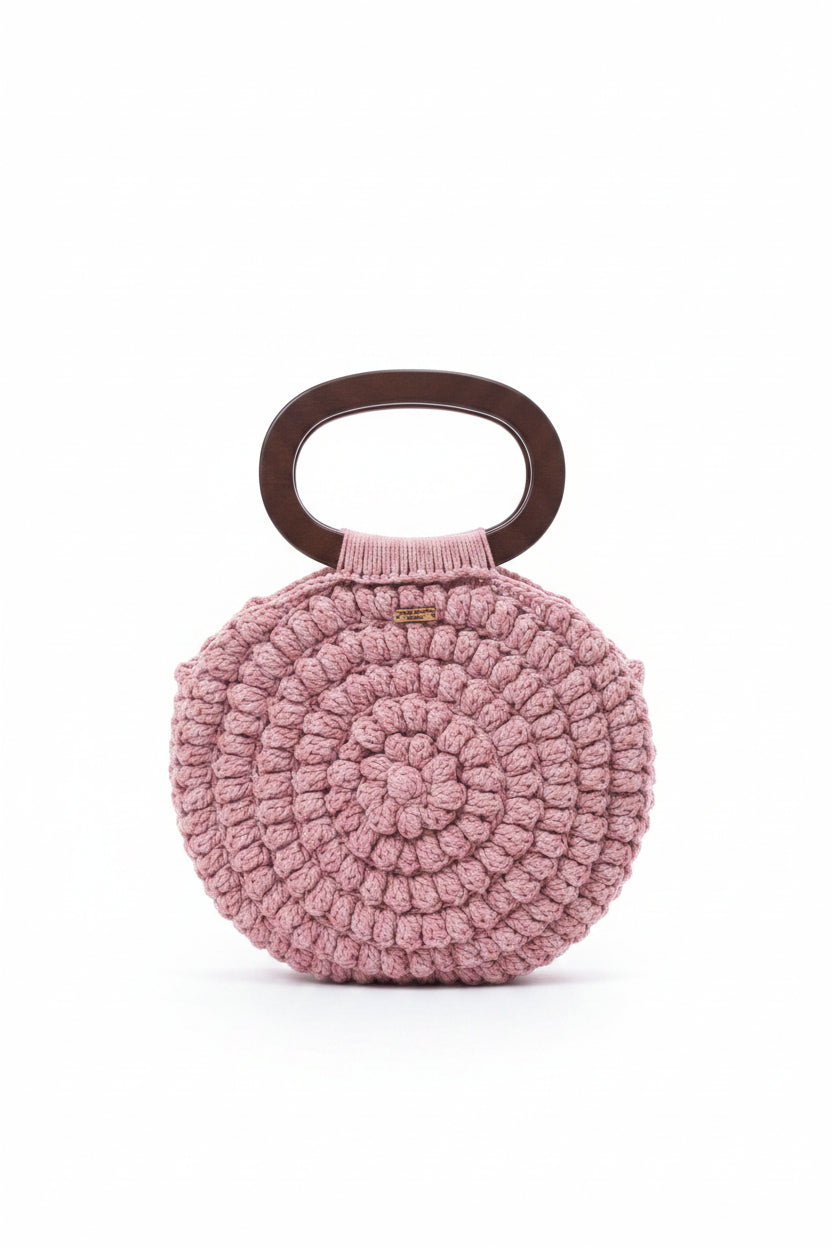 Crochee round bag with wood